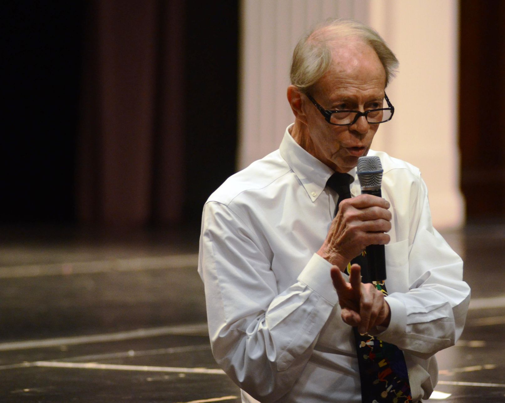 Citizens meet to support department